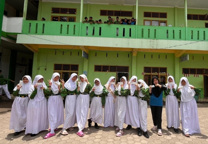 Aksi Peduli Kesehatan: Duta Anti Anemia MTsN 2 Kota Jambi Bagikan Tablet Tambah Darah