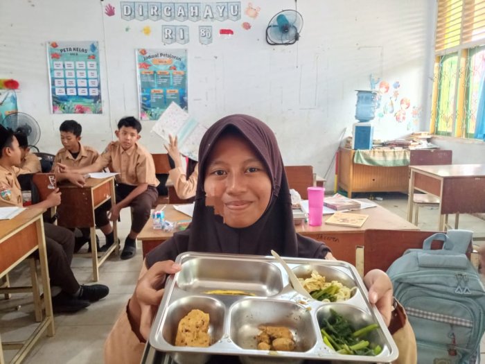 Dua Hari Penuh Cita Rasa: MBG Kelas 9A, 8B, 8C, dan 8D MTsN 2 Kota Jambi Hadirkan Menu Favorit Siswa