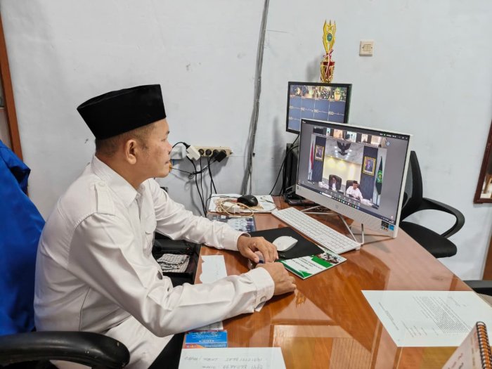 Kepala MTsN 2 Kota Jambi Ikuti Zoom Meeting Rapat Koordinasi Breakfast Meeting Bersama Menteri Agama RI
