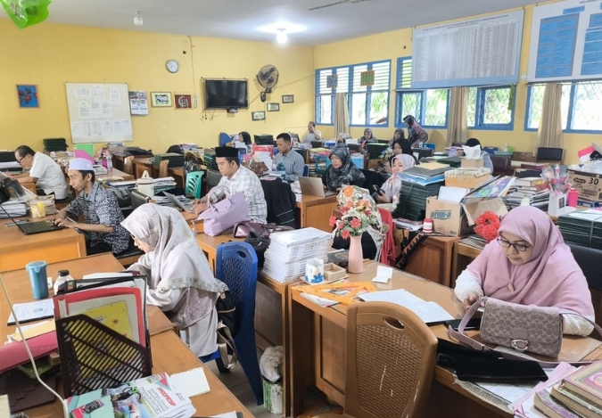 MTsN 2 Kota Jambi Terapkan Belajar Daring Sehari, Guru Tetap Siaga di Madrasah MTsN 2 Kota Jambi Terapkan Belajar Daring Sehari, Guru Tetap Siaga di Madrasah