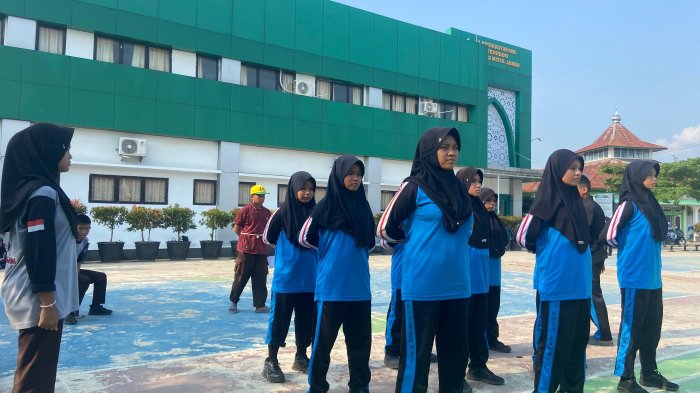 Ekskul Pramuka MTsN 2 Kota Jambi Latihan Rutin Minggu Ini dengan Agenda Kegiatan Lomba Baris Berbaris Per Kelompok