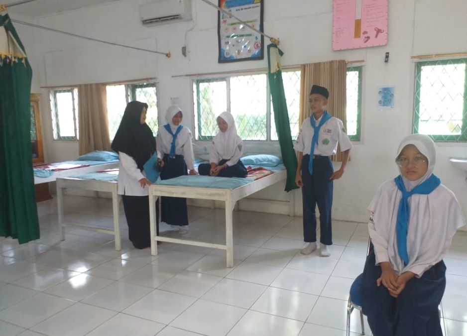 Potret Kesigapan Tim PMR MTsN 2 Kota Jambi Jaga Peserta Upacara