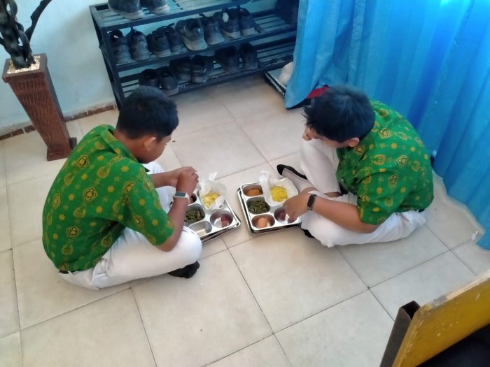 Kelas 8A MTsN 2 Kota Jambi Bangun Budaya Sehat Lewat MBG Kelas 8A MTsN 2 Kota Jambi Bangun Budaya Sehat Lewat MBG