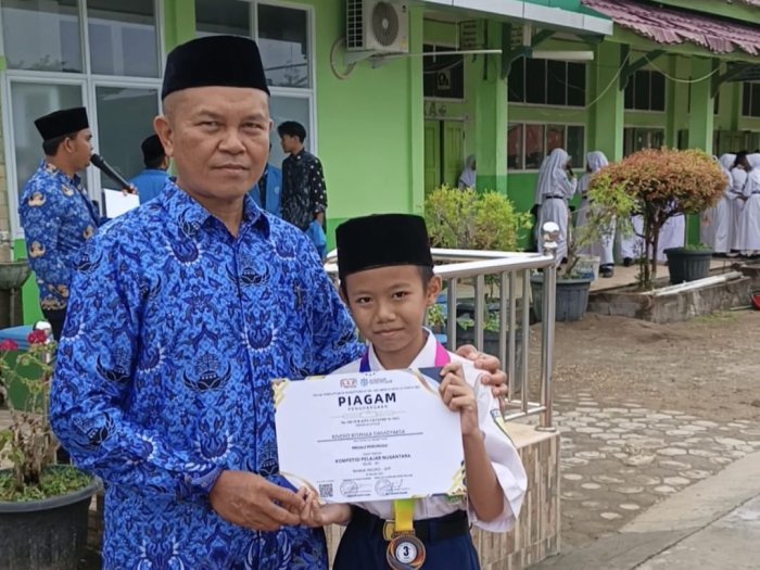 Rivero Bismaka Danadyaksa Raih Juara 3 Kompetisi Daring Bahasa Inggris Nasional Rivero Bismaka Danadyaksa Raih Juara 3 Kompetisi Daring Bahasa Inggris Nasional