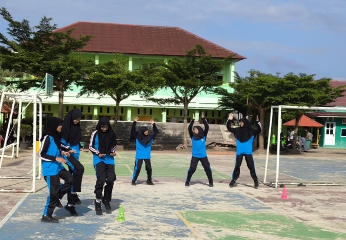 Kelas 7A Aktif dan Bugar Praktekan Kebugaran Jasmani