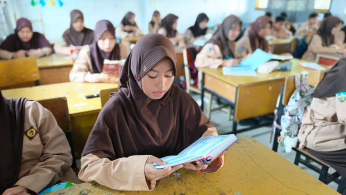 Kelas 9F Rutin Baca Al-Quran Sebelum Belajar: Menanamkan Adab, Menjemput Berkah Ilmu