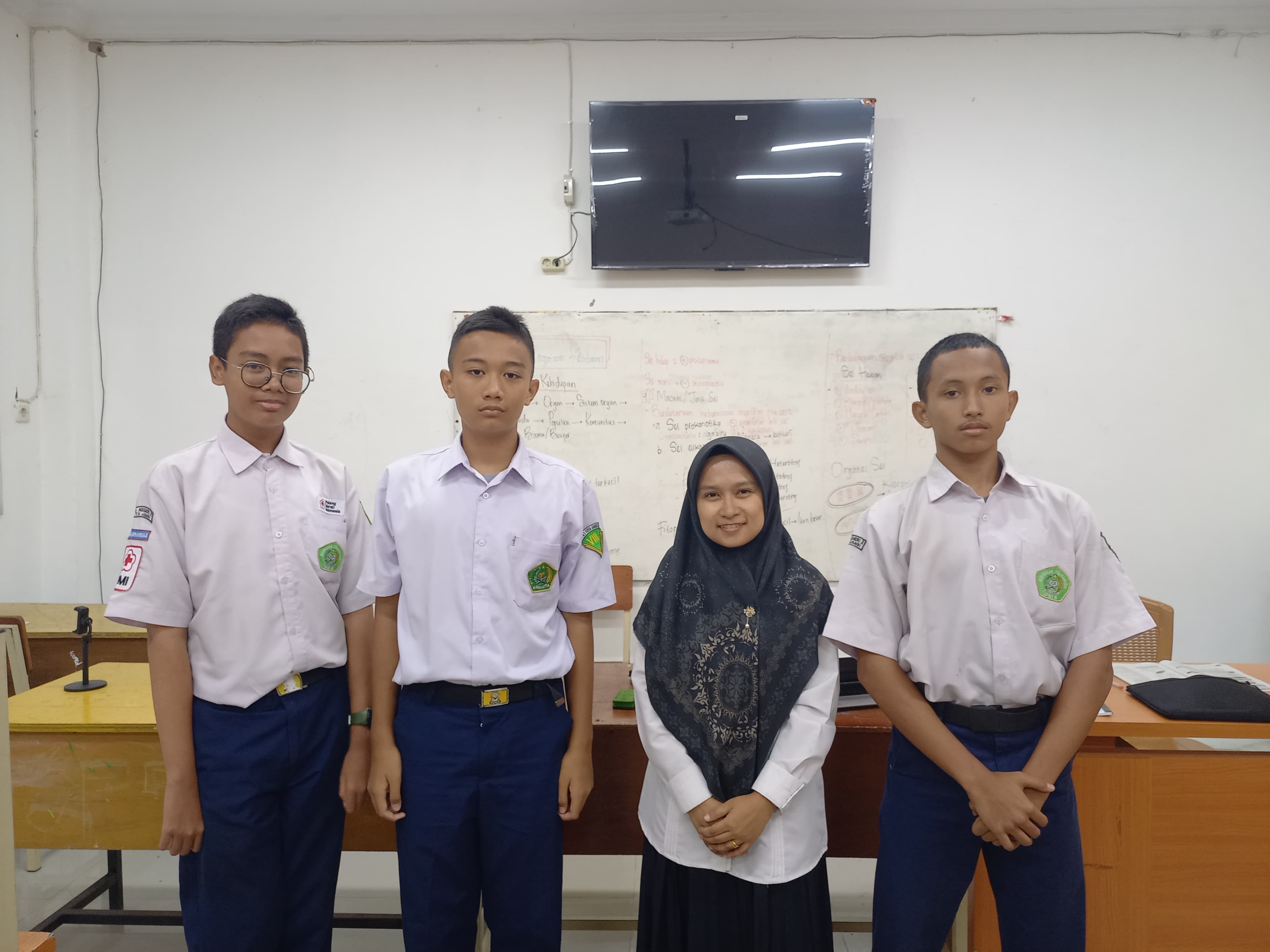 Siswa MTsN 2 Kota Jambi Ikuti Olimpiade IPA dalam Gebyar Tadris Fisika UIN STS Jambi