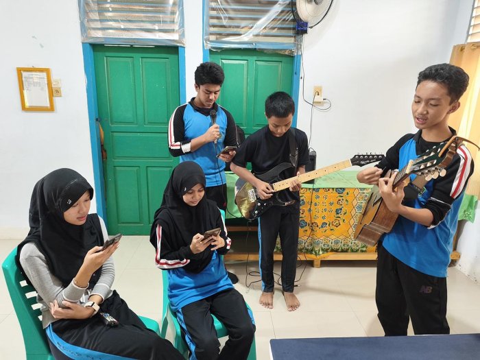 Persiapan Maksimal Masanda Band Jelang Seremoni Pelepasan Siswa Kelas 9 Persiapan Maksimal Masanda Band Jelang Seremoni Pelepasan Siswa Kelas 9