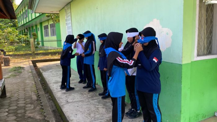 Hiking Sore PMR: Edukasi Herbal Jadi Tantangan Utama