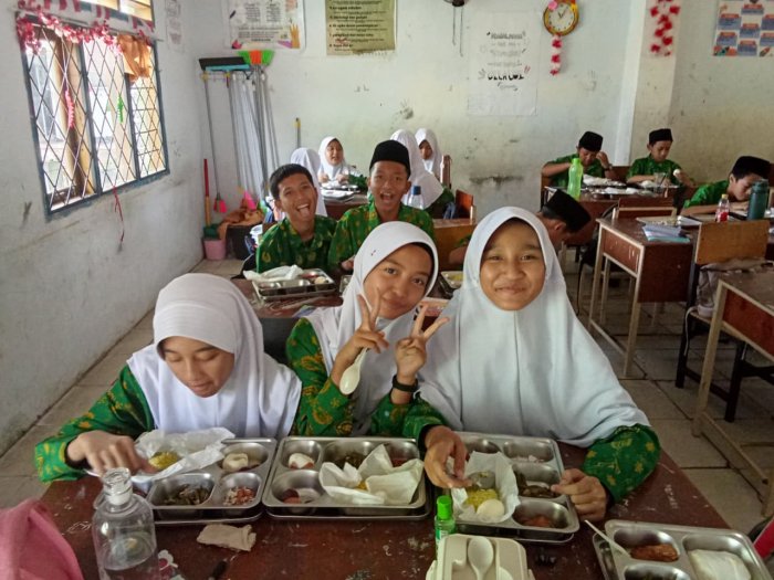 MBG Kelas 7A: Gizi Seimbang, Karakter Terbentuk