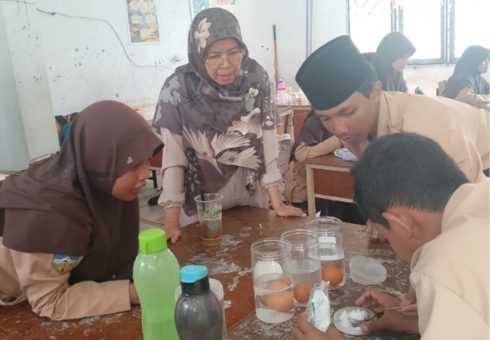 Memahami Konsep Massa Jenis dalam Pembelajaran IPA di MTsN 2 Kota Jambi