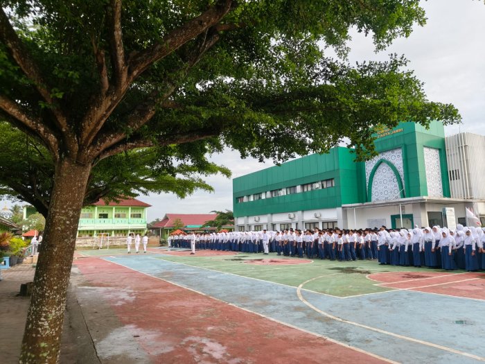 Upacara Bendera Senin di MTsN 2 Kota Jambi Soroti Manajemen Waktu Siswa