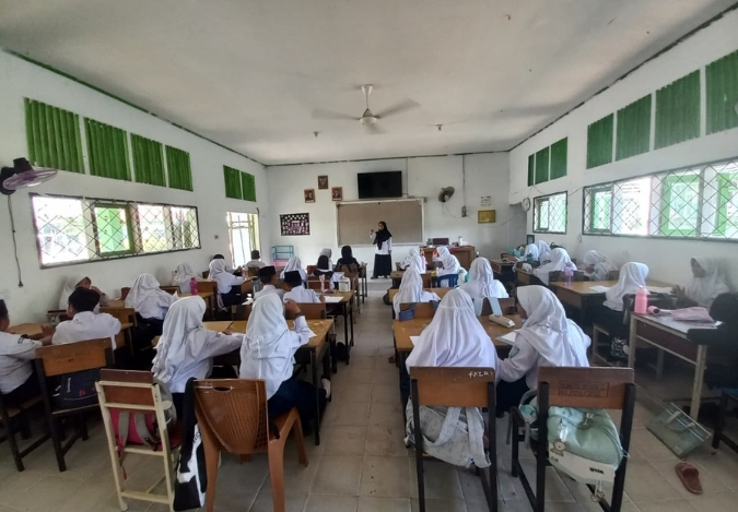 Ekskul Olimpiade IPA MTsN 2 Jambi Kelas 7 Bahas Zat dan Kalor